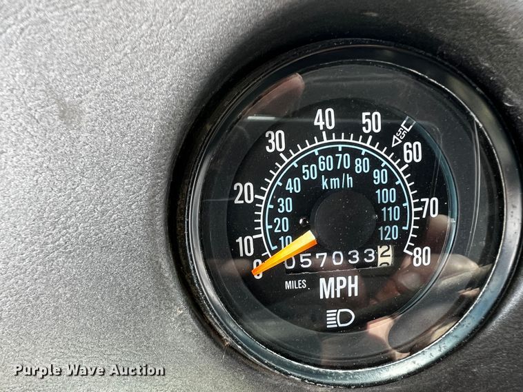 image for item DQ2004 1985 Mack  dump truck