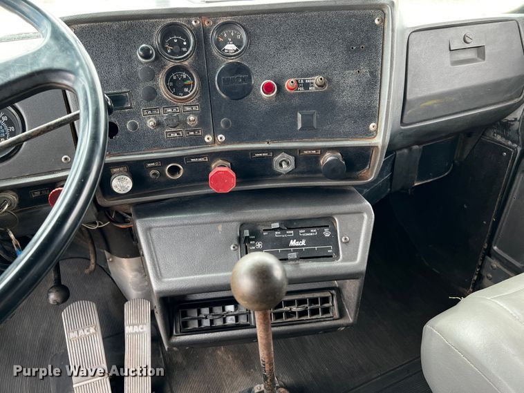 image for item DQ2004 1985 Mack  dump truck