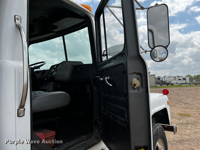 image for item DQ2004 1985 Mack  dump truck