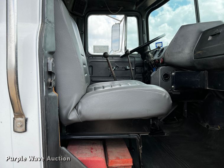 image for item DQ2004 1985 Mack  dump truck