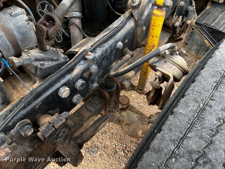 image for item DQ2004 1985 Mack  dump truck