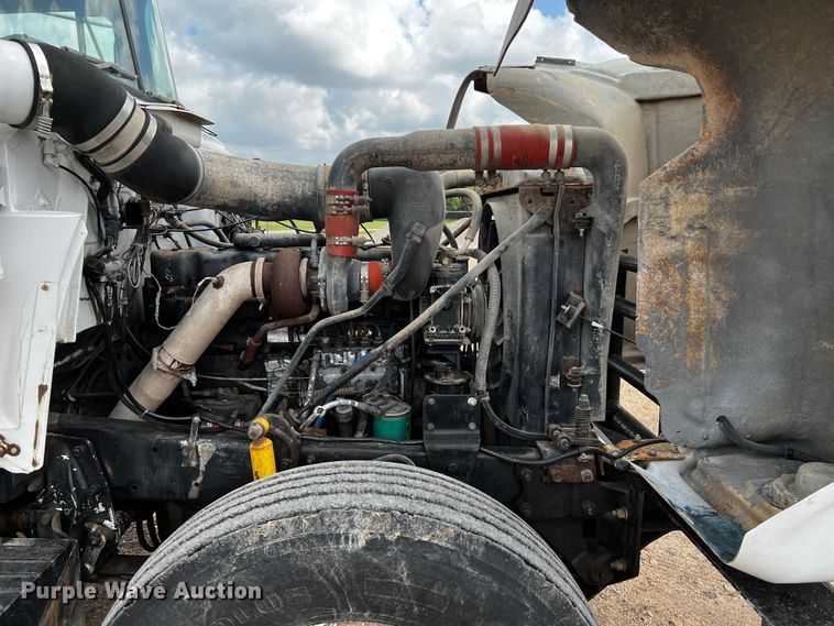 image for item DQ2004 1985 Mack  dump truck