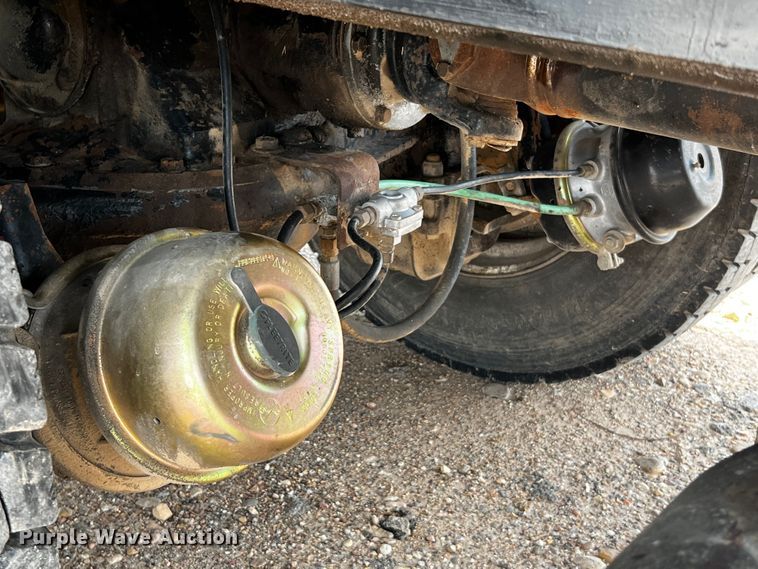 image for item DQ2004 1985 Mack  dump truck