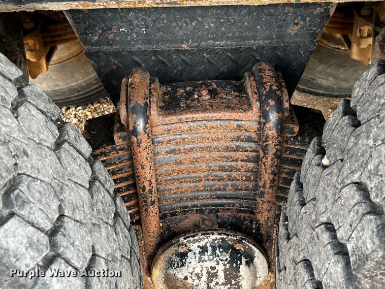 image for item DQ2004 1985 Mack  dump truck