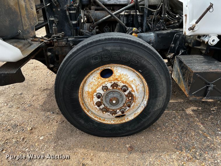 image for item DQ2004 1985 Mack  dump truck