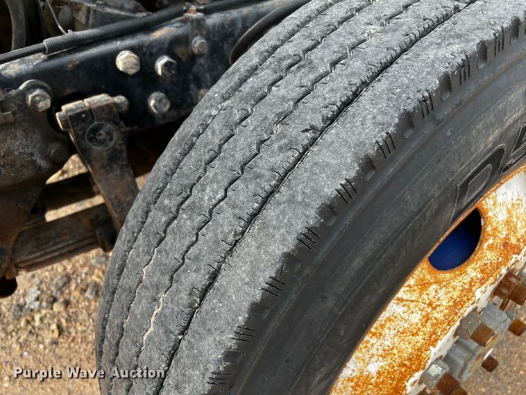 image for item DQ2004 1985 Mack  dump truck