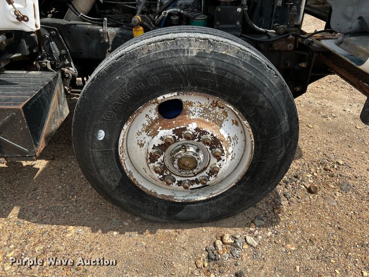 image for item DQ2004 1985 Mack  dump truck