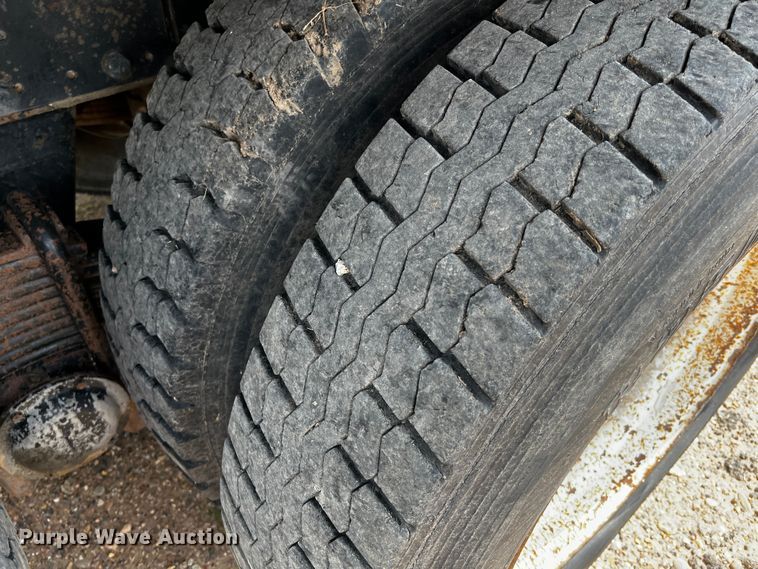 image for item DQ2004 1985 Mack  dump truck