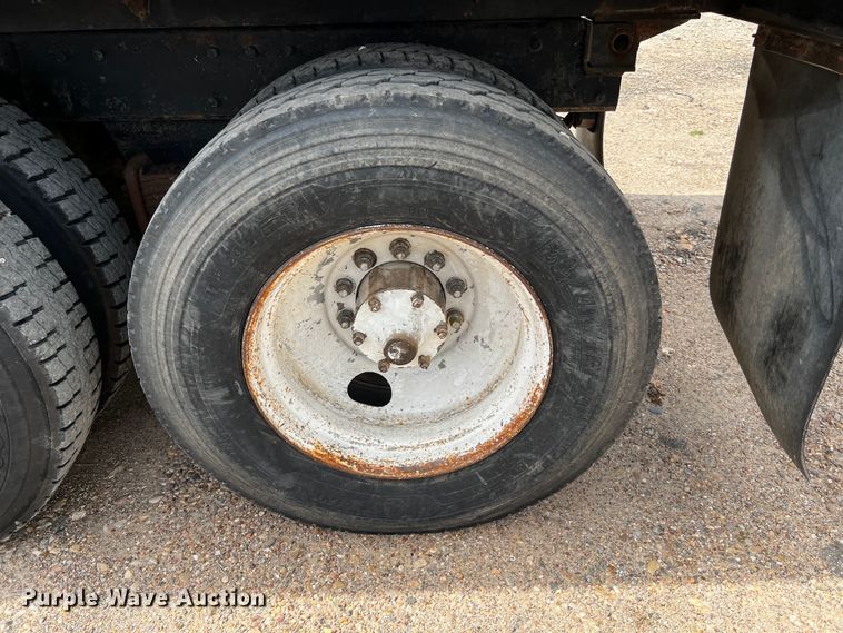 image for item DQ2004 1985 Mack  dump truck