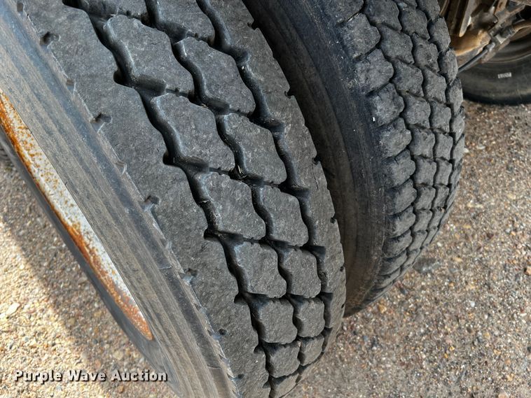 image for item DQ2004 1985 Mack  dump truck