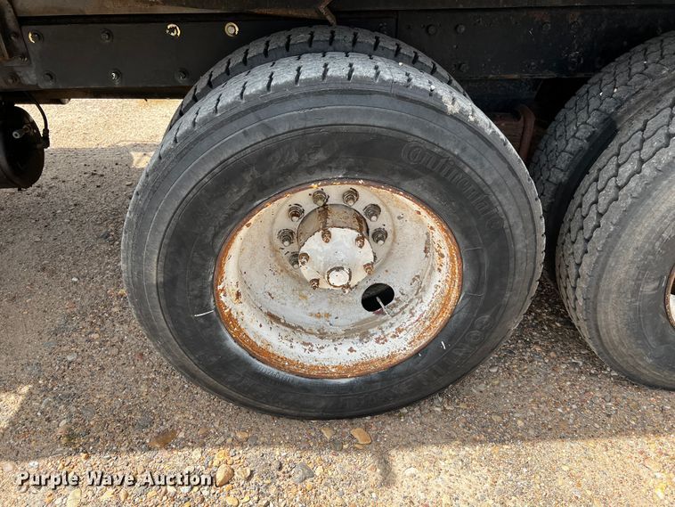 image for item DQ2004 1985 Mack  dump truck