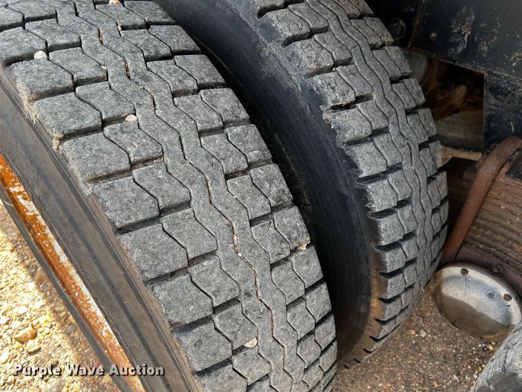 image for item DQ2004 1985 Mack  dump truck