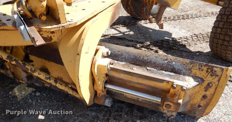 image for item DR4502 1996 Caterpillar 140H  motor grader