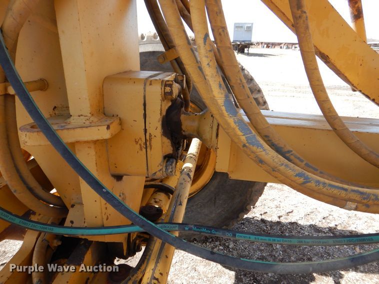 image for item DR4502 1996 Caterpillar 140H  motor grader