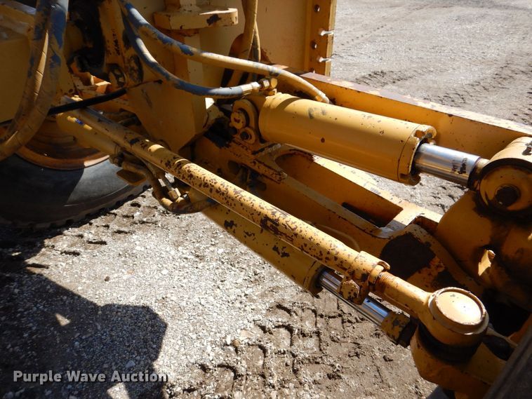 image for item DR4502 1996 Caterpillar 140H  motor grader