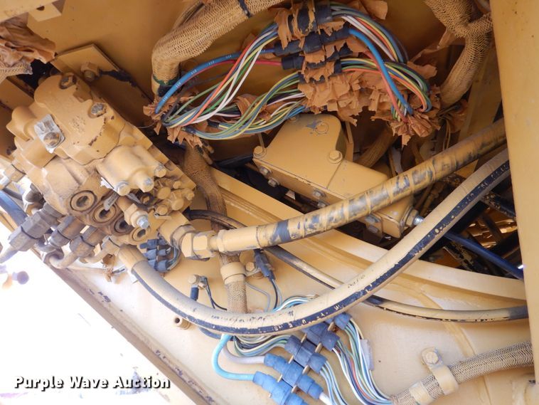 image for item DR4502 1996 Caterpillar 140H  motor grader