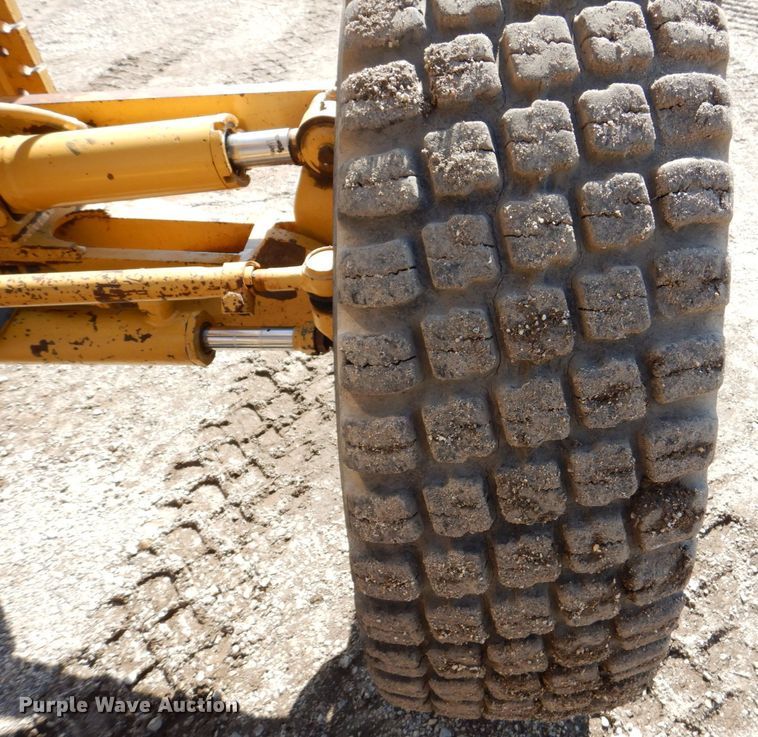 image for item DR4502 1996 Caterpillar 140H  motor grader