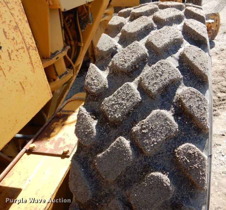 image for item DR4502 1996 Caterpillar 140H  motor grader