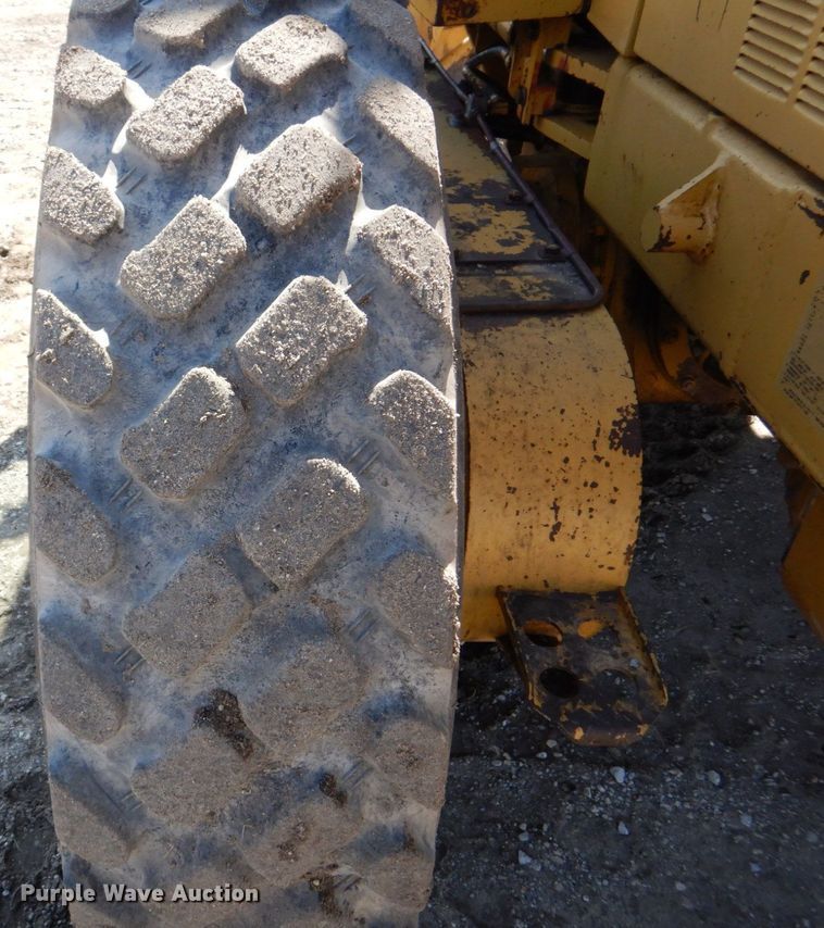 image for item DR4502 1996 Caterpillar 140H  motor grader