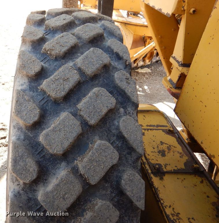 image for item DR4502 1996 Caterpillar 140H  motor grader