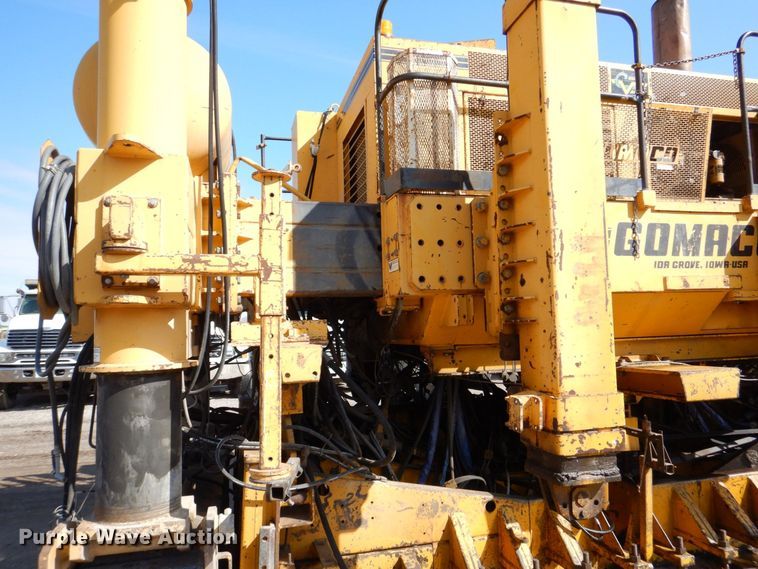 image for item DR4518 Gomaco GHP-2800  slipform paver