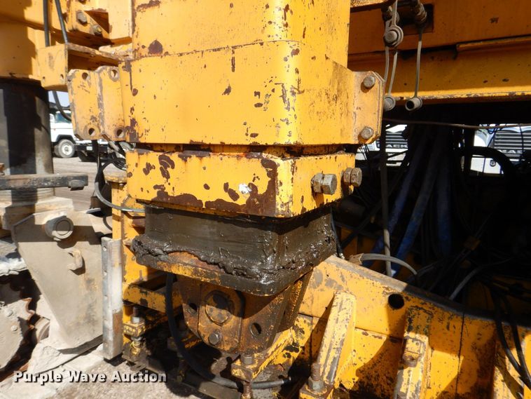 image for item DR4518 Gomaco GHP-2800  slipform paver