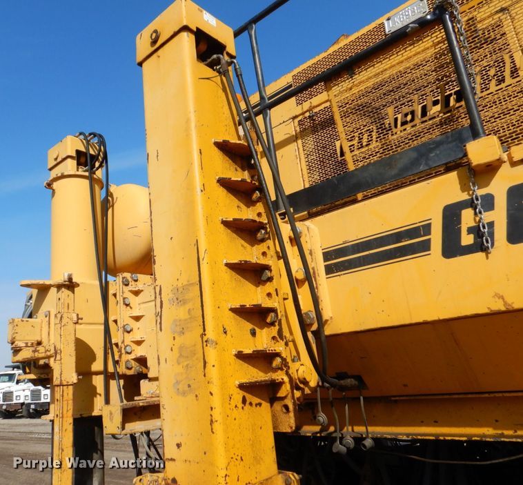 image for item DR4518 Gomaco GHP-2800  slipform paver