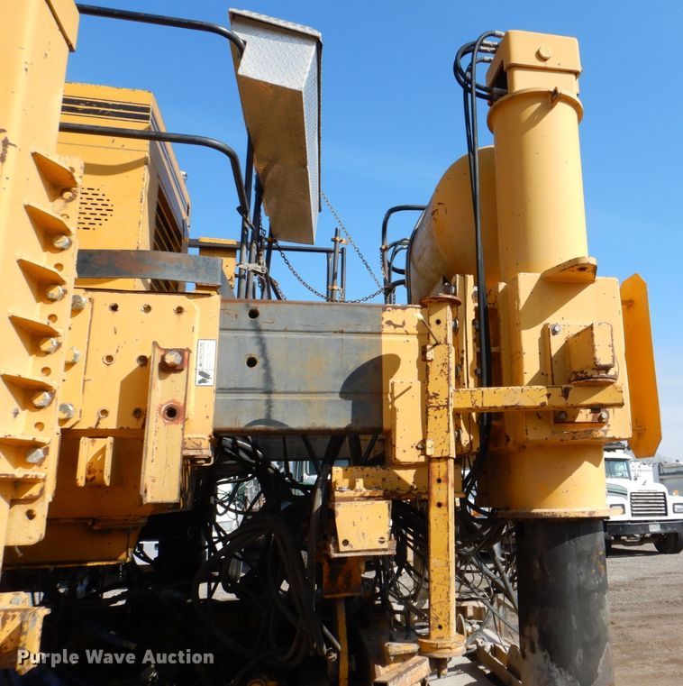 image for item DR4518 Gomaco GHP-2800  slipform paver