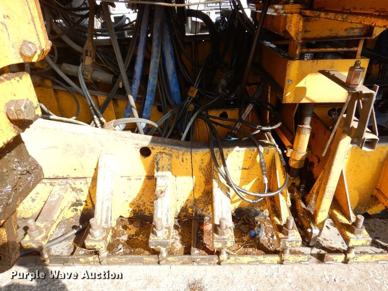 image for item DR4518 Gomaco GHP-2800  slipform paver