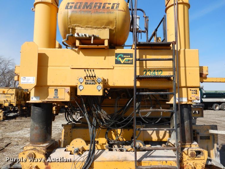 image for item DR4518 Gomaco GHP-2800  slipform paver