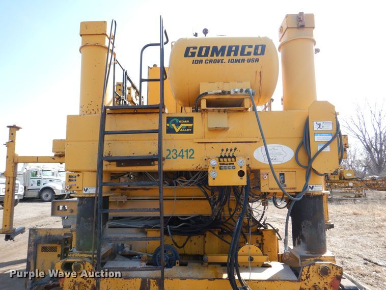 image for item DR4518 Gomaco GHP-2800  slipform paver