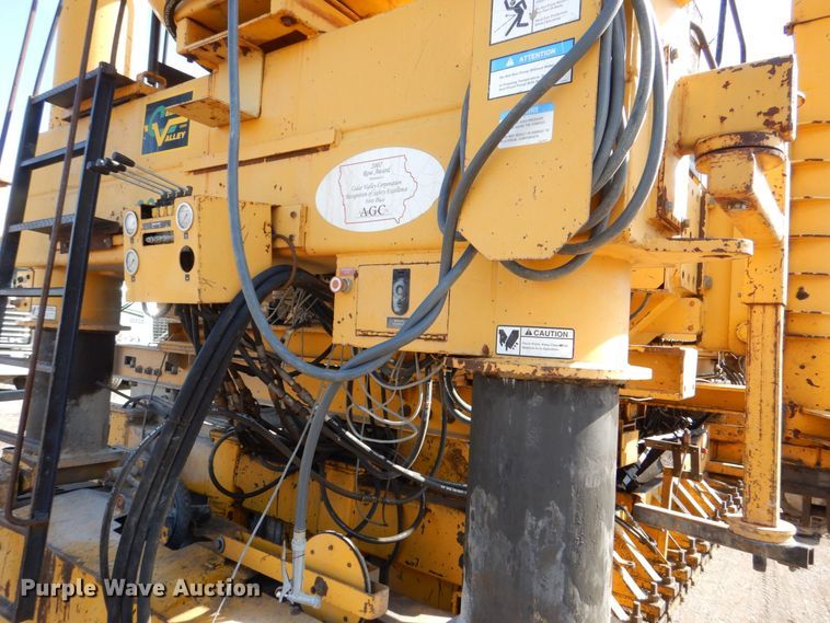 image for item DR4518 Gomaco GHP-2800  slipform paver