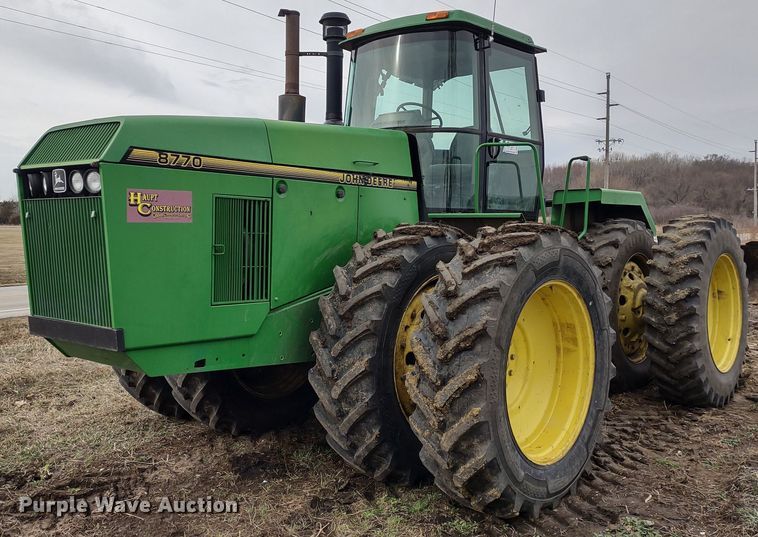 image for item DR8260 1995 John Deere 8770  4WD tractor