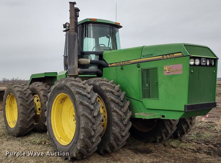 image for item DR8260 1995 John Deere 8770  4WD tractor