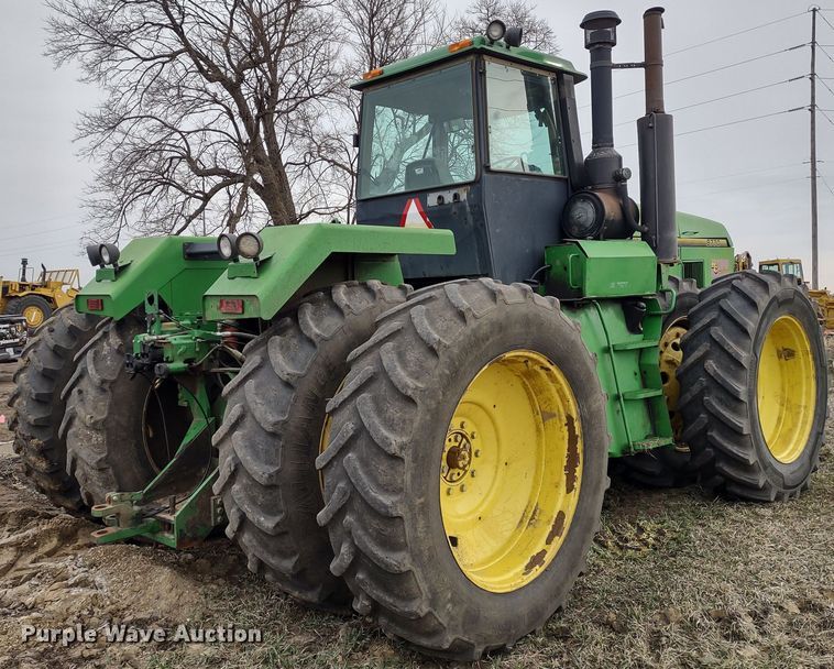 image for item DR8260 1995 John Deere 8770  4WD tractor