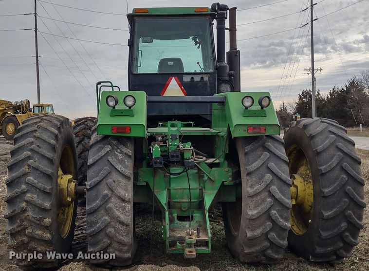 image for item DR8260 1995 John Deere 8770  4WD tractor