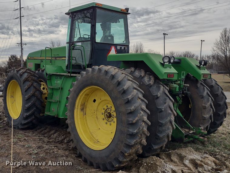 image for item DR8260 1995 John Deere 8770  4WD tractor