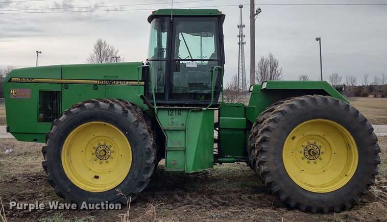 image for item DR8260 1995 John Deere 8770  4WD tractor