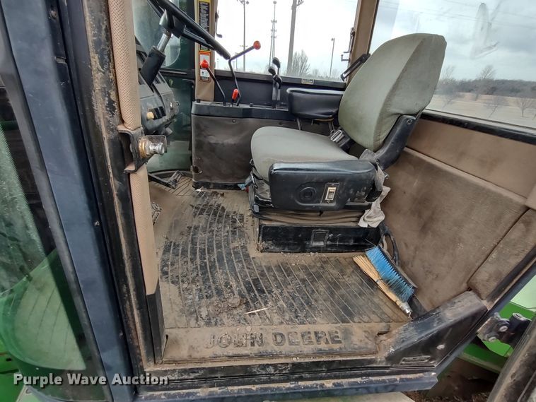 image for item DR8260 1995 John Deere 8770  4WD tractor