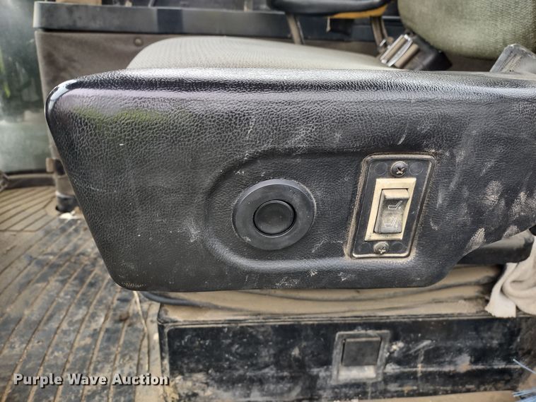 image for item DR8260 1995 John Deere 8770  4WD tractor