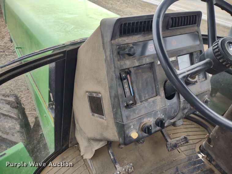 image for item DR8260 1995 John Deere 8770  4WD tractor