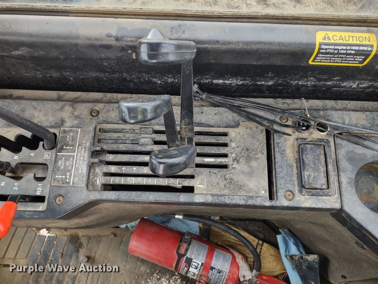 image for item DR8260 1995 John Deere 8770  4WD tractor