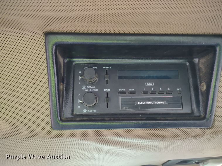 image for item DR8260 1995 John Deere 8770  4WD tractor