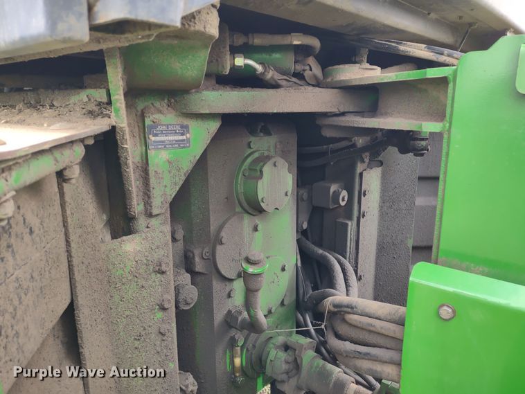 image for item DR8260 1995 John Deere 8770  4WD tractor