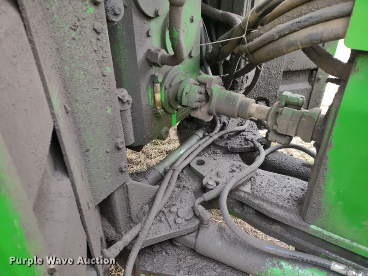 image for item DR8260 1995 John Deere 8770  4WD tractor