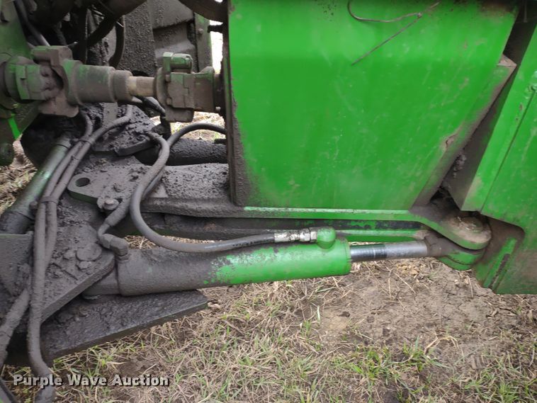 image for item DR8260 1995 John Deere 8770  4WD tractor