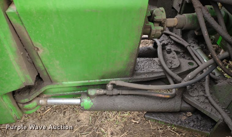 image for item DR8260 1995 John Deere 8770  4WD tractor