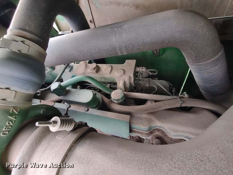 image for item DR8260 1995 John Deere 8770  4WD tractor