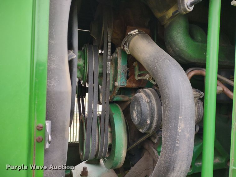 image for item DR8260 1995 John Deere 8770  4WD tractor