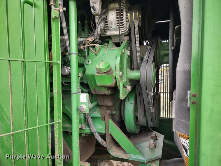 image for item DR8260 1995 John Deere 8770  4WD tractor